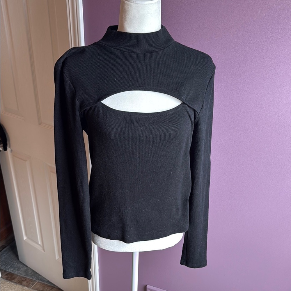 Gap GAP Black Cut Out Long Sleeve Top blouse Short size large - Picture 2 of 5